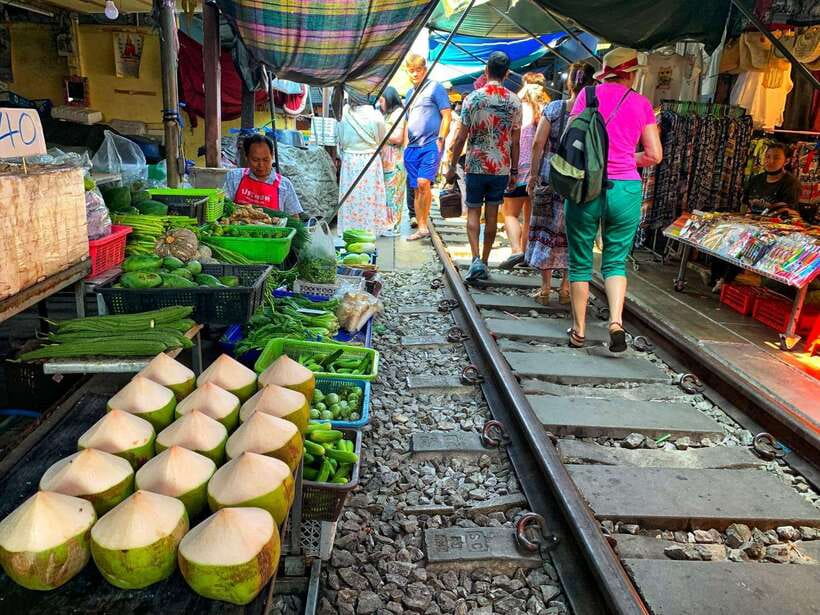 Bangkok: Train Market & Floating Market with Boat Ride - The 30-minute transfer to Maeklong