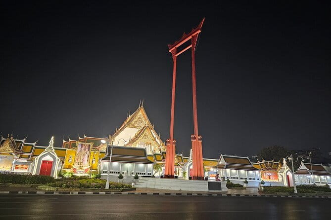 Bangkok TUK TUK Twilight Cultures Market and Food Taste - Rattanakosin Island is the photo stop