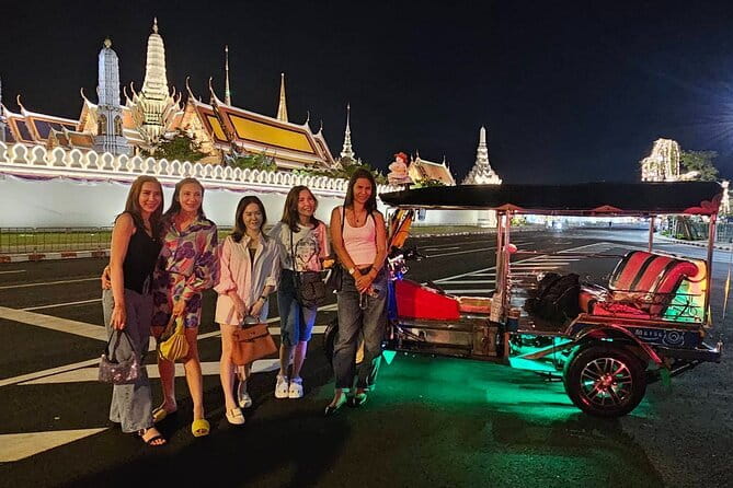 Bangkok TUK TUK Twilight Cultures Market and Food Taste - Song Wat Road starts the evening