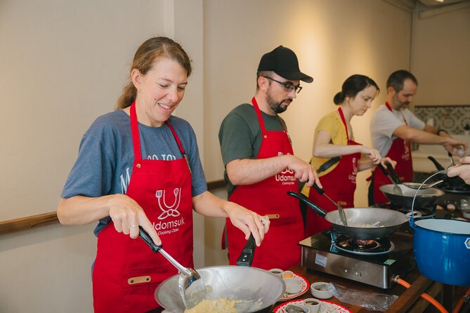 Bangkok Udomsuk Thai Cooking Class with local market tour - Why the small group makes a difference