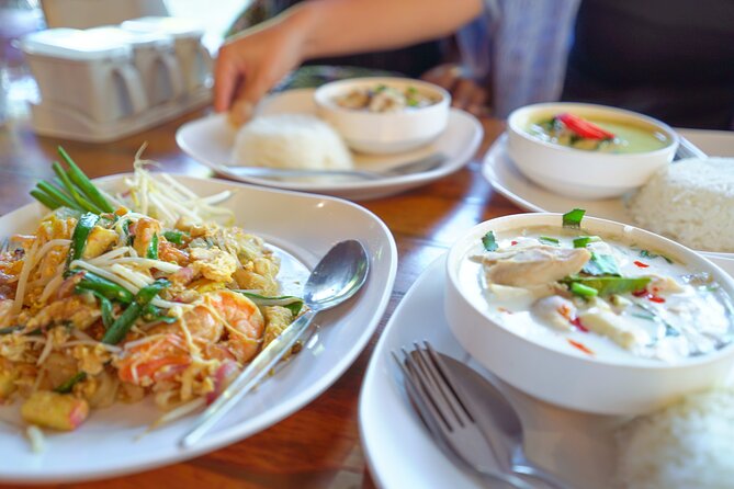 Bangkok Wat Pho and Flower Market Historical Walking Tour - Breakfast with local dishes
