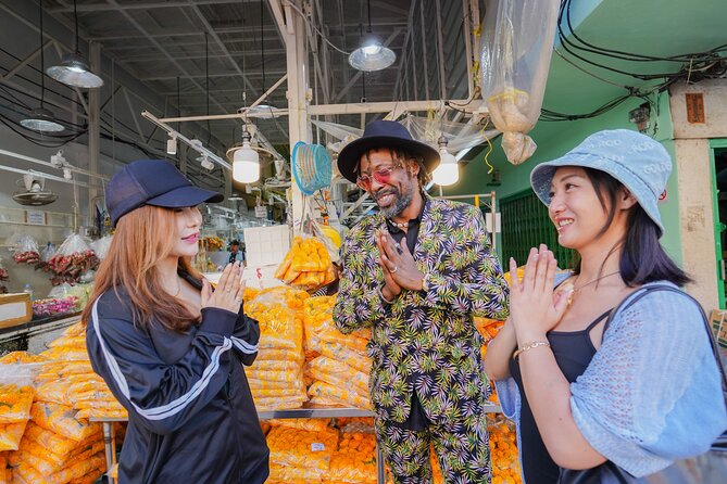 Bangkok Wat Pho and Flower Market Historical Walking Tour - Meeting at Itsaraphap Station