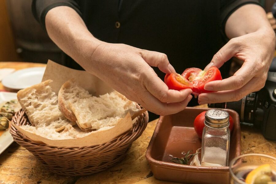 Barcelona: Food & Market Tapas Tour - The Guide and Group Size