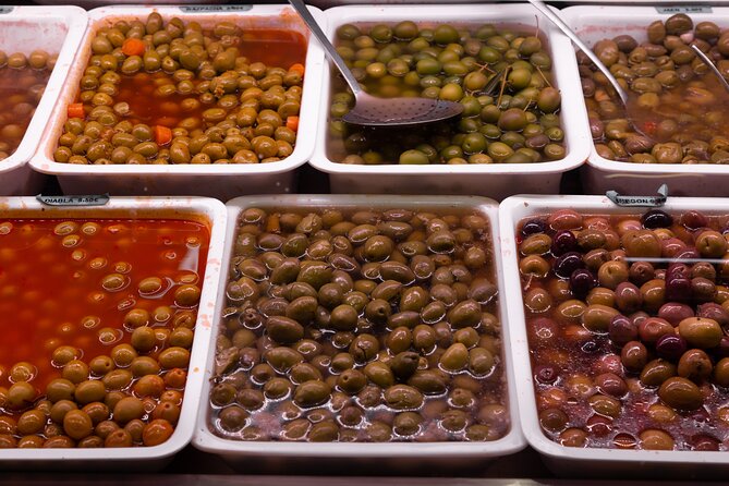 Barcelona Food Markets Private Tour with Tastings - Barcelona Cathedral: a Gothic pause between food stops