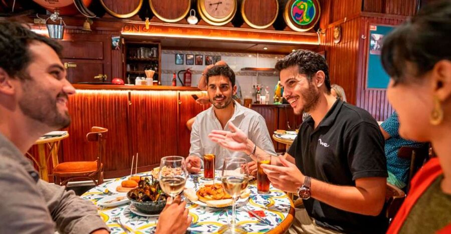 Barcelona: La Boqueria & Santa Caterina Market Private Tour - Walking through the Gothic Quarter