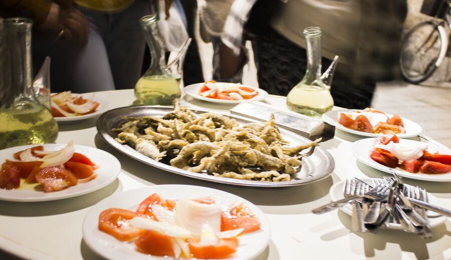 Barcelona: Market, Tasty Tapas/Food and Gothic History Tour - Catalan comfort food at the second stop