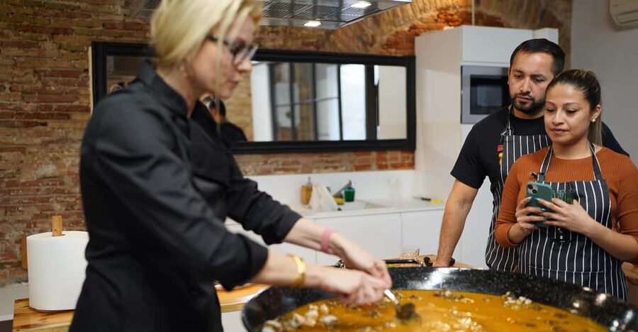 Barcelona: Seafood Paella Cooking Class & Boqueria market - Starting with seafood at La Boqueria