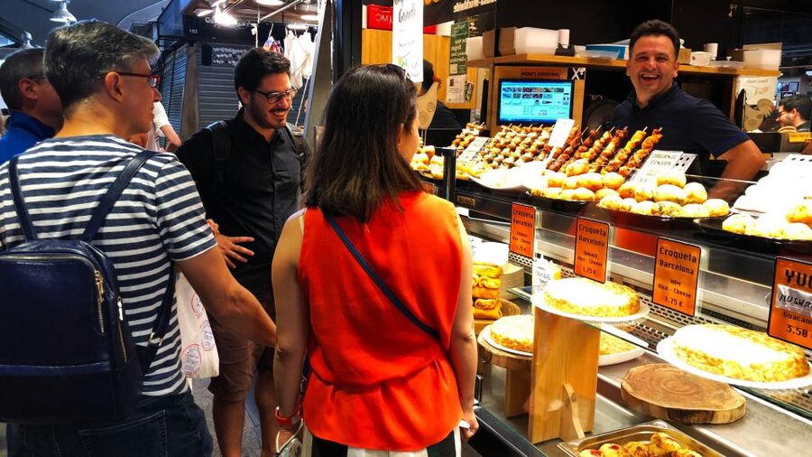 Barcelona: Street Food & Sightseeing Tour with Local Market - Practical details that affect your choice