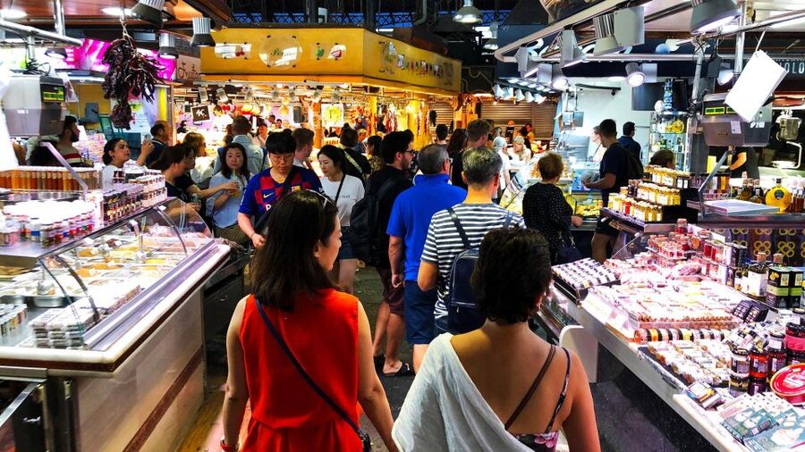 Barcelona: Street Food & Sightseeing Tour with Local Market - From jamón and cheese to Catalan specialties
