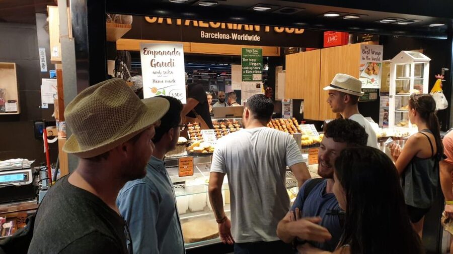 Barcelona: Street Food & Sightseeing Tour with Local Market - Walking through the Gothic Quarter