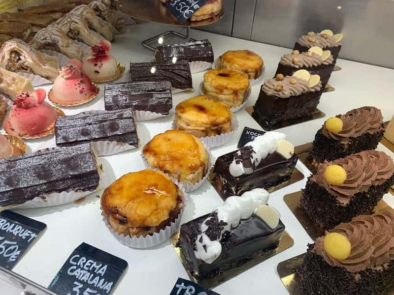 Barcelona Street Food Tour: Boqueria Market & Barrio Gotico - Walking through Barrio Gòtic