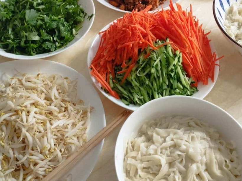Beijing: Vegan Home Cooking & Local Market Tour with Sanxia - Tea and dim sum while the main dishes cook