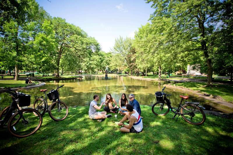Bike/E-bike tour Plateau,MileEnd, Jean-Talon Market by Fitz - Outremont and the change of pace