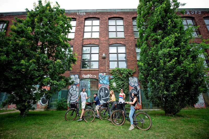 Bike/E-bike tour Plateau,MileEnd, Jean-Talon Market by Fitz - Guides, group size, and the quality of the ride