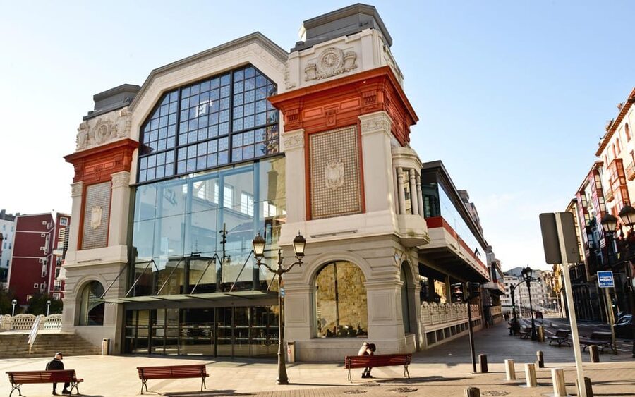 Bilbao, Ribera market and Guggenheim from San Sebastian - How the Guide Affects the Day