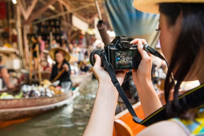BKK: Damnoen Floating Market, Maeklong Rail & River Bridge - The floating market needs a careful budget