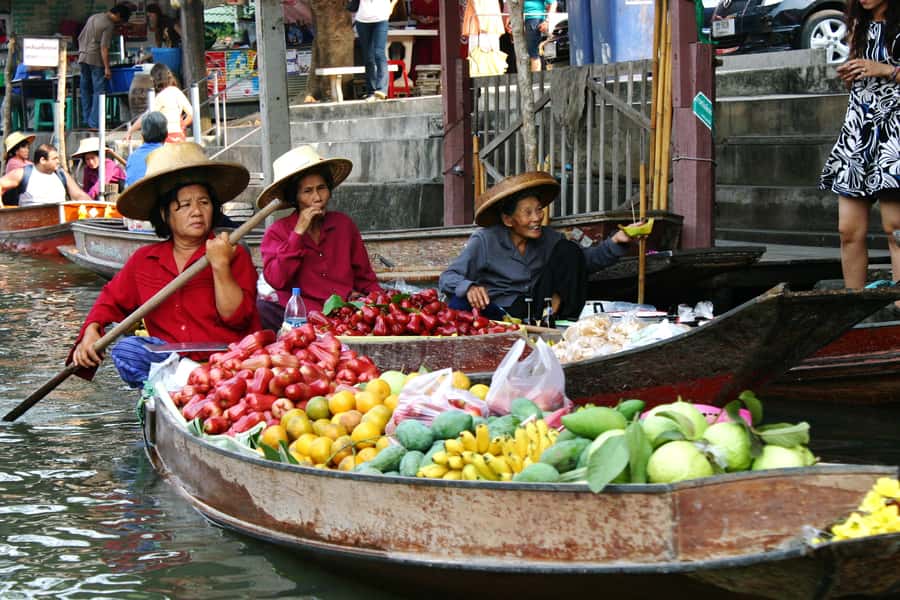 BKK :Meet monkey, mangrove forest, seafood& market -private - Damnoen Saduak combines market noise with a slower boat ride
