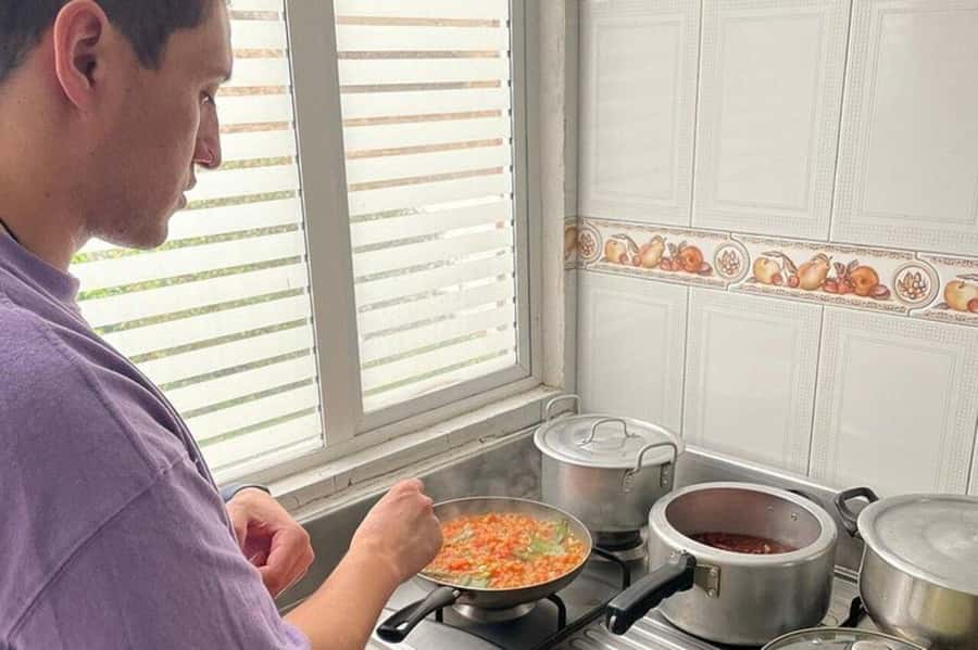 Bogotá: Colombian Cooking Class with Market Visit - Booking details that matter