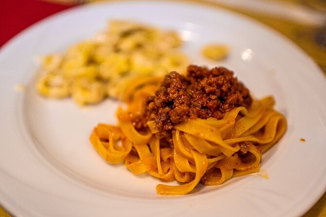 Bologna Food & Market Tour with 6 Tastings, Pasta, Wines & More - Why Bologna food works so well on foot
