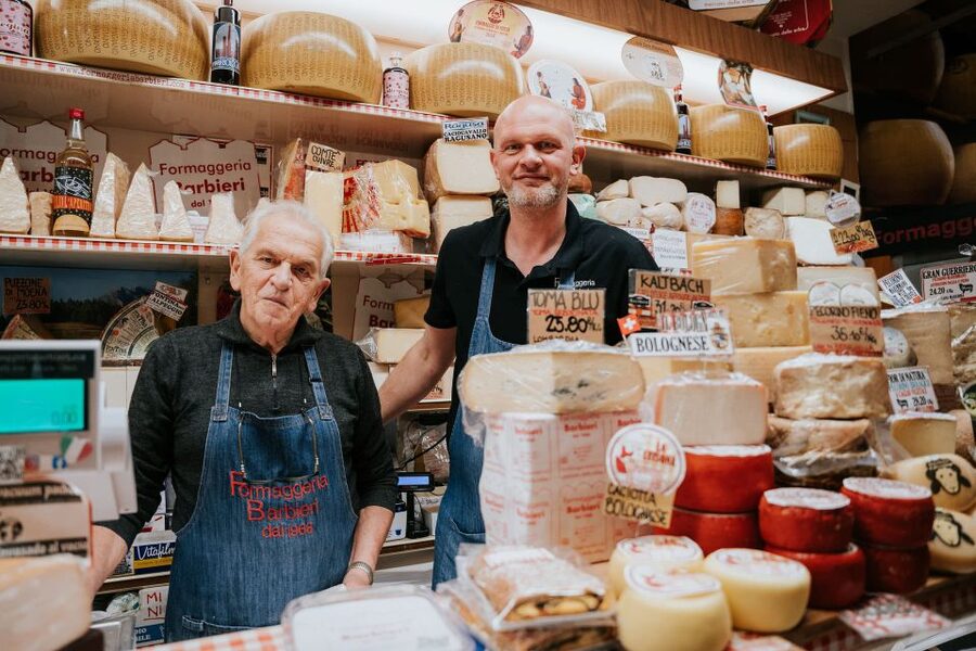 Bologna: Tastes and Traditions Food Tour with Market Visit - Osteria del Sole and Bologna’s old wine culture