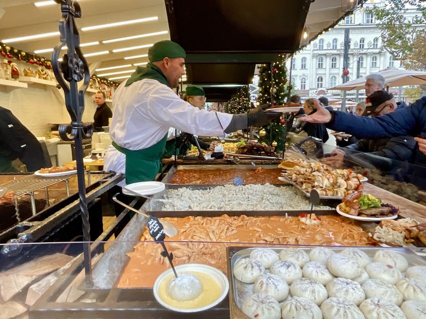 Budapest: Christmas Market Guided Walking Tour with Tastings - Key points at a glance