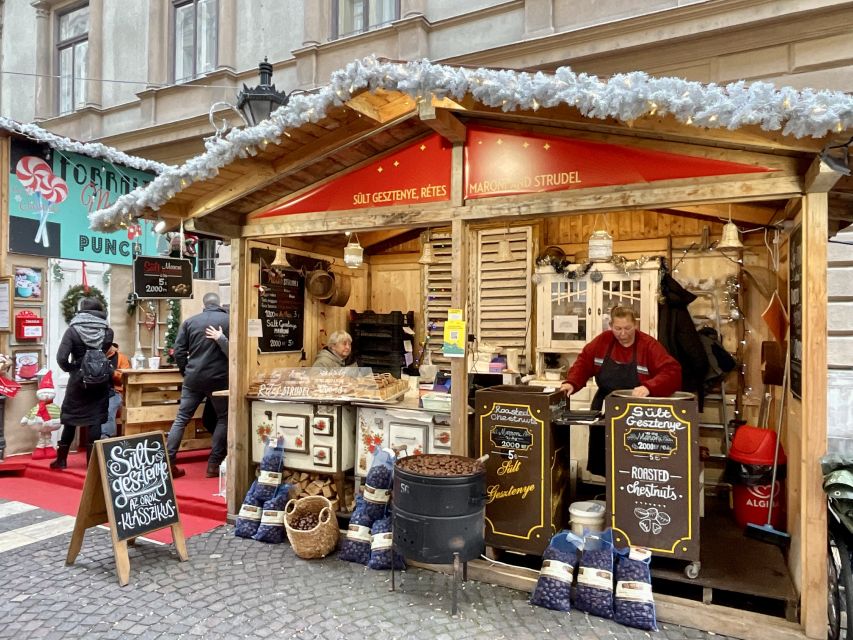 Budapest: Christmas Market Guided Walking Tour with Tastings - The guide makes the difference