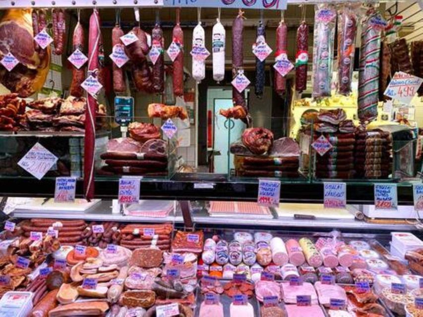 Budapest Streetfood Heaven: Tasting and Markets with a local - Gulyás at a local tavern