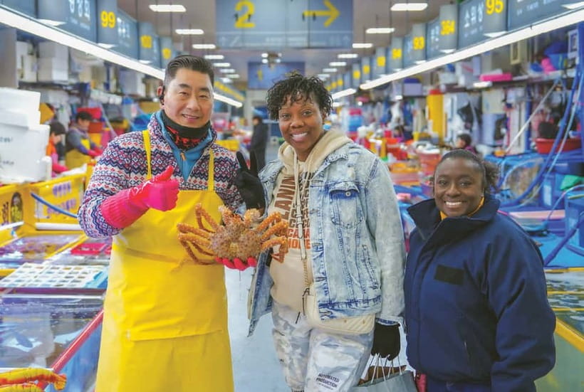 Busan: Gukje and Jagalchi Market Food Tour with Tastings - What the guides add to the two-hour walk