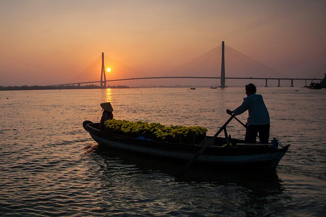 Cai Rang floating market, see sunrise, CaCao orchard, small canal - Why this Mekong Delta morning works