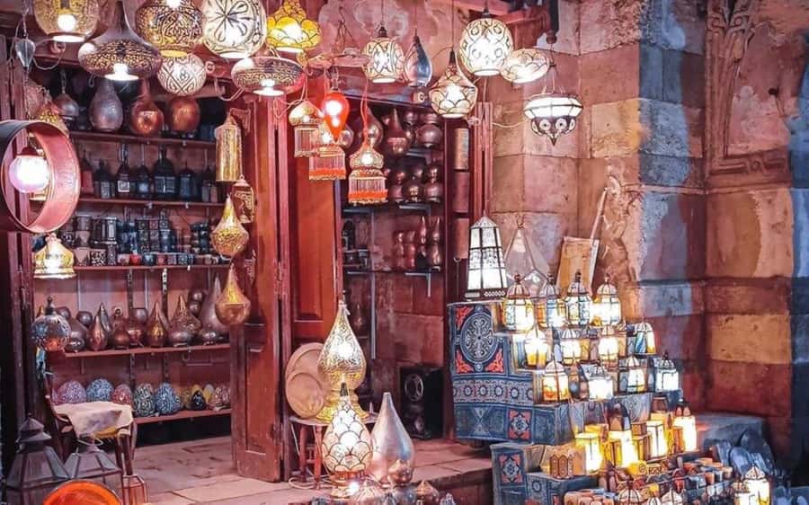 Cairo: Coptic Cairo, Ben Ezra Synagogue & Khan Khalili Tour. - Khan El Khalili: shopping with a short clock