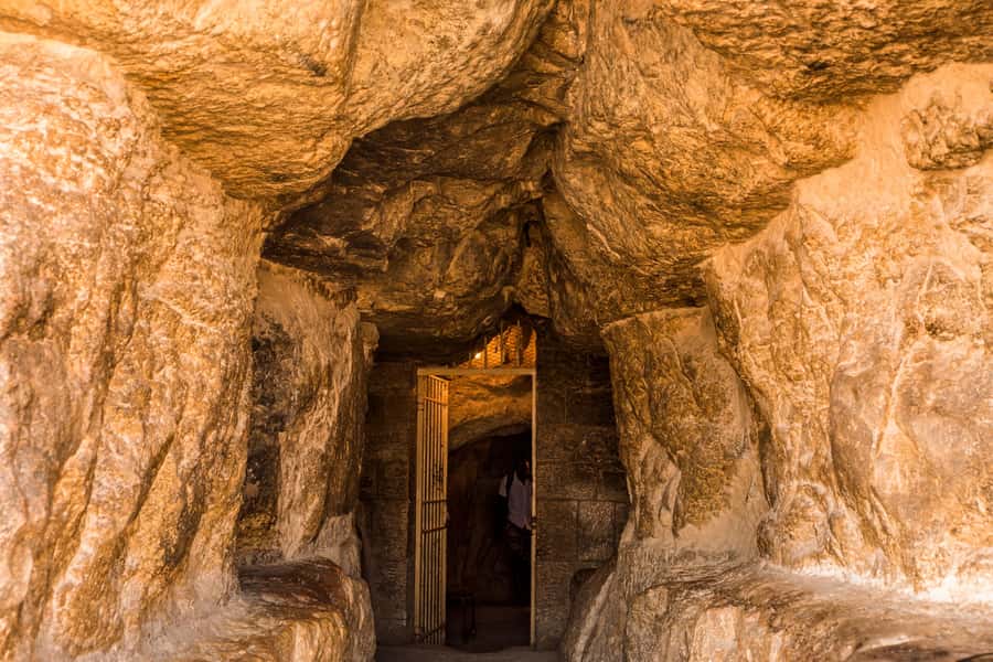 Cairo: Egyptian Museum, Pyramids & Bazaar Tour - The Giza Pyramids: the day’s biggest moment