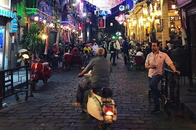 Cairo: Female-Guided Pyramids, Bazaar, and Museum Tour - A full Cairo day built around the Pyramids