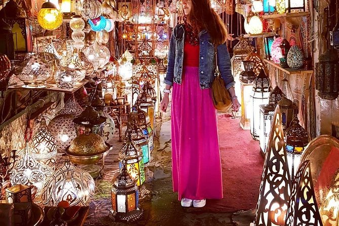 Cairo: Female-Guided Pyramids, Bazaar, and Museum Tour - Giza Pyramids and the Great Sphinx