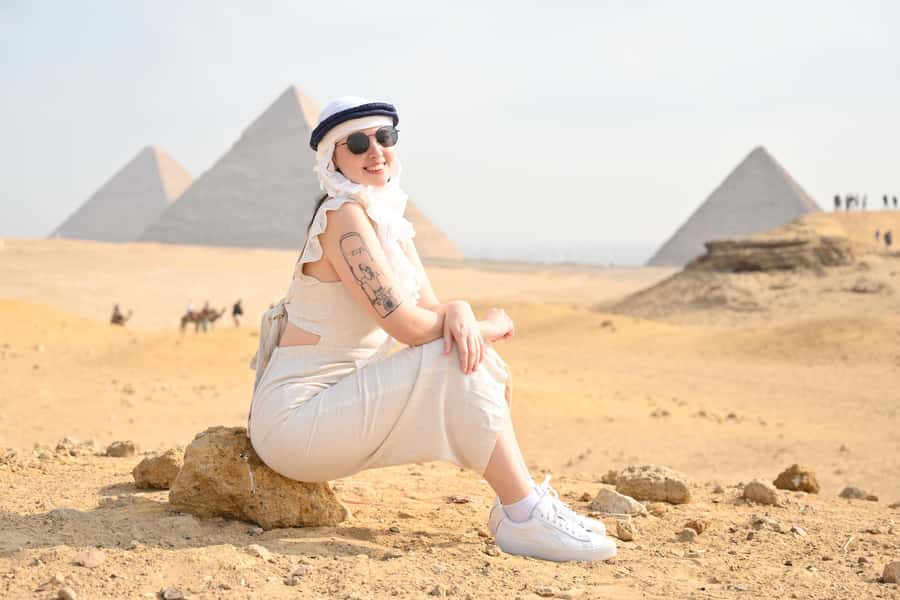Cairo: Female-Guided Pyramids, Sphinx & Museum City Tour - The Giza Pyramids: a strong first act