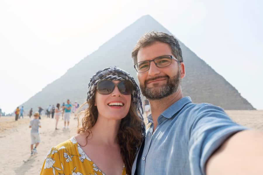 Cairo: Giza Pyramids, Museum & Bazaar Tour with Lunch - Walking through Khan El Khalili