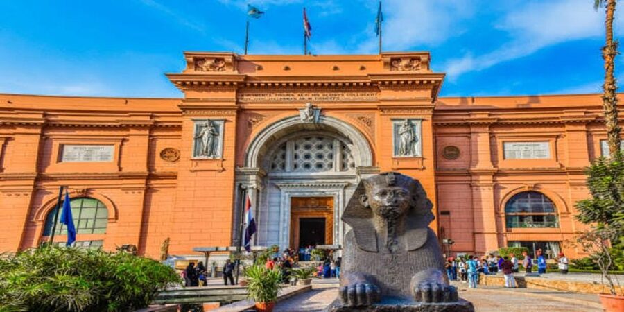 Cairo: Giza Pyramids, Museum & Bazaar Tour with Lunch - Guides, languages, and the quality of the explanation