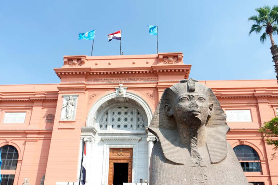 Cairo: Giza Pyramids, Museum & Bazaar Tour with Lunch - Meeting the Great Pyramid at Giza