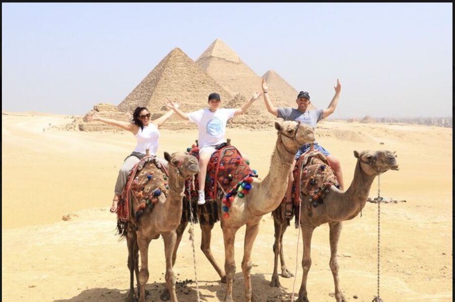 Cairo: Great Pyramids, Egyptian Museum, Bazaar Layover Tour - Egyptian Food Before the Museum