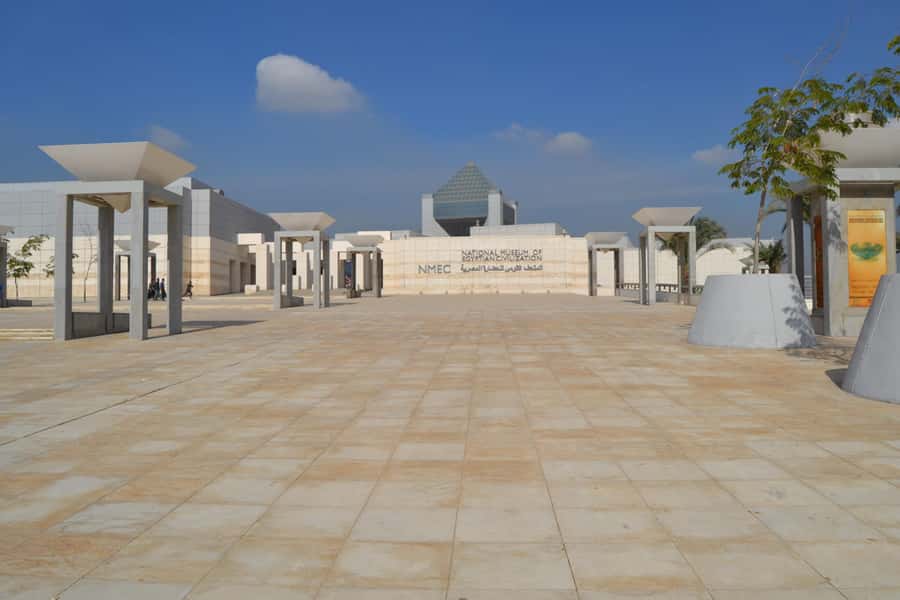 Cairo: National Museum, Saladin Citadel & Khan El Khalili. - Egyptian lunch at a local restaurant