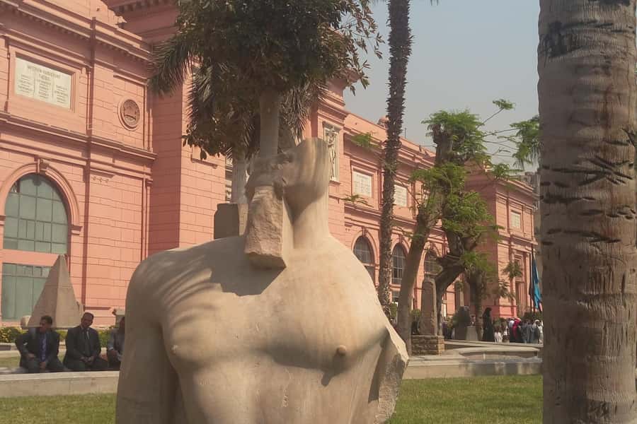 Cairo: Private Pyramids, Museum & Bazaar Tour with Lunch - Lunch between the major sights