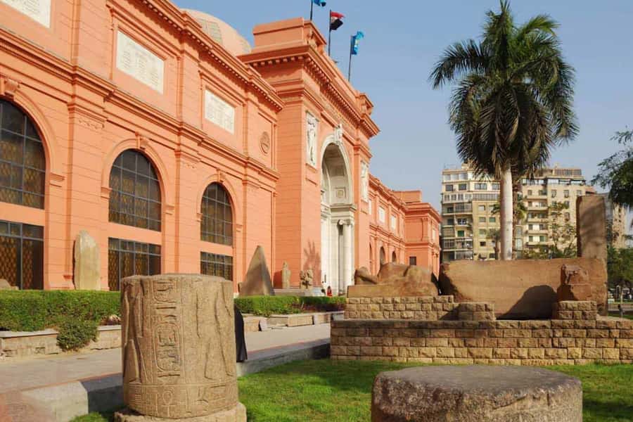 Cairo: Private Pyramids, Museum & Bazaar Tour with Lunch - Who should book this experience?