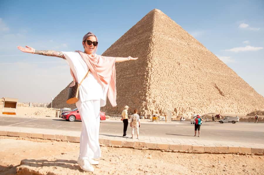 Cairo: Pyramids, Bazaar & Museum with Female Guide - Traditional Egyptian lunch between the major sights