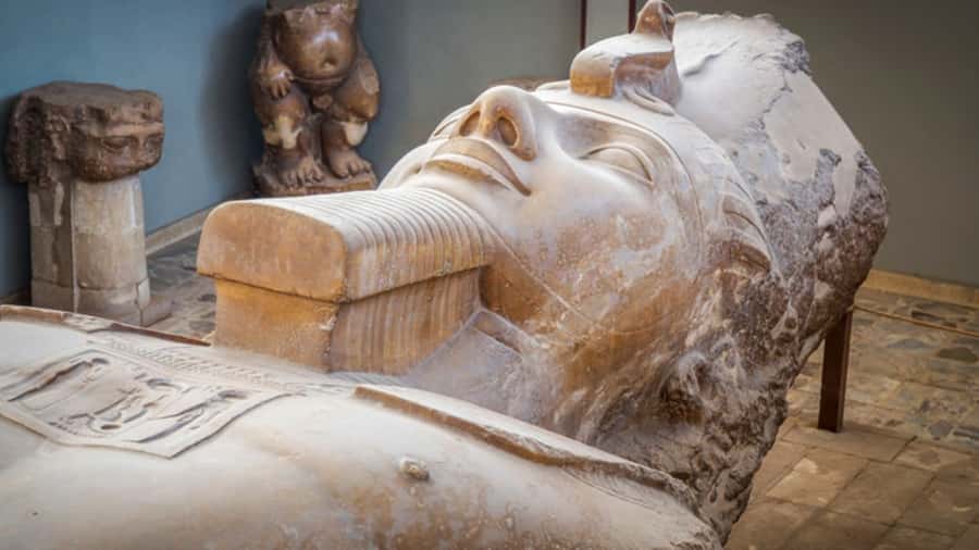 Cairo: Pyramids, Memphis, Sakkara, Dahshur & Bazaar Day Tour - Lunch at a local restaurant