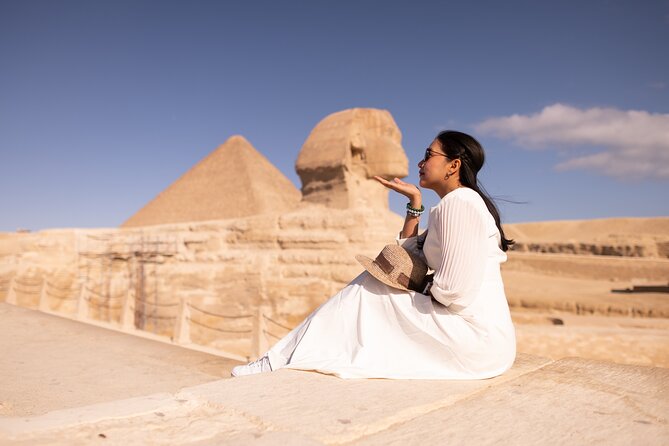 Cairo: Pyramids, Sphinx, Museum & Bazaar Tour with Female Guide - Lunch with Egyptian dishes between the sights