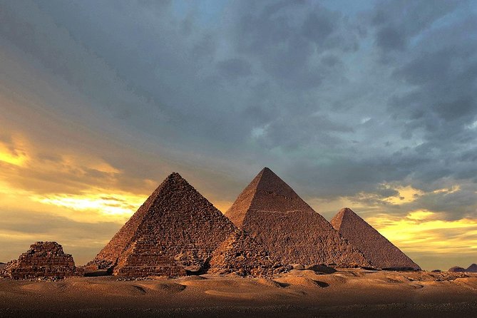 Cairo Stopover Tour to Giza Pyramids Egyptian Museum Citadel & Bazaar - What the $105 price really covers