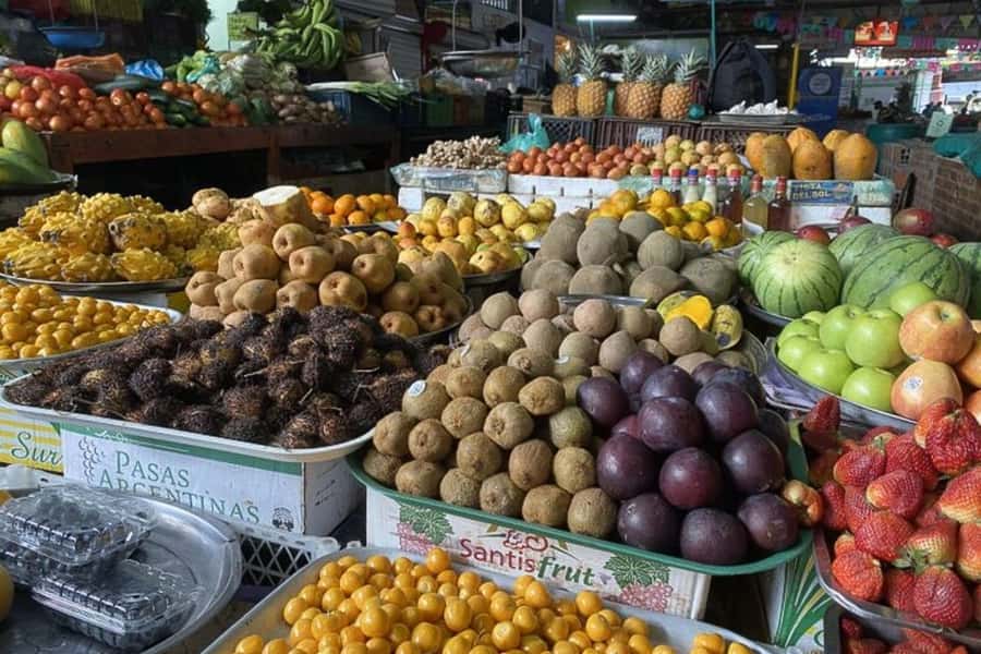 Cali: Fruit Market Walking Tour with Tastings - Tasting unfamiliar fruit one bite at a time