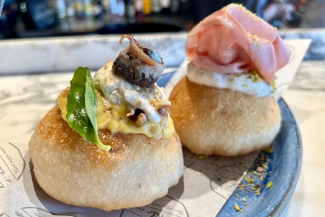 Camden Market Food Tour of 7 Tastings, Gin, Street Food & More - Cyberdog and the Amy Winehouse statue
