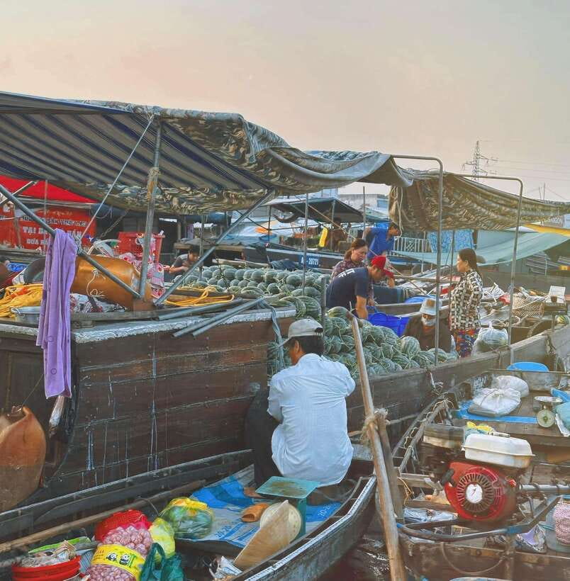 Can Tho: Cai Rang Floating Market and Canals - Starting before sunrise at Xóm Chài ferry point