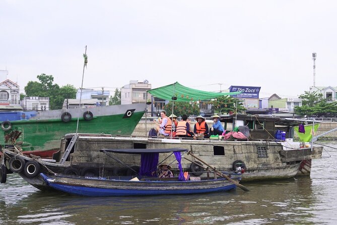 Can Tho Floating Market and Fruit Garden Tour - Riding out from the Ho Chi Minh Monument