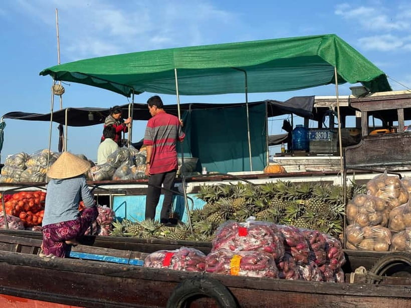 Can Tho: Floating Market, Cacao & Canals with French Guide - Pineapple, fresh fruit, and the rhythm of the river